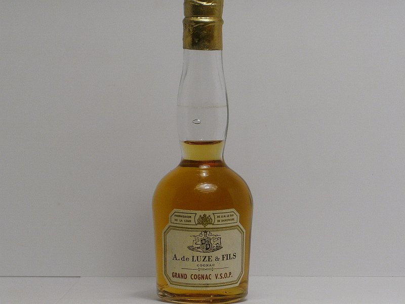 A DE LUZE GRAND COGNAC V.S.O.P..jpg